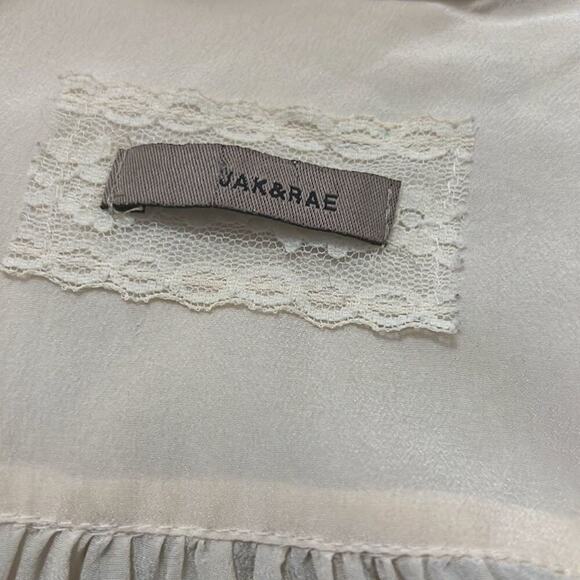 JAK & RAE SILK & EMBROIDERY BEAUTIFUL BLOUSE SIZE 6 - Picture 5 of 6